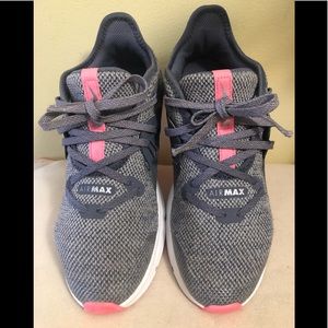 Girls NIKE AIR MAX Sneakers.